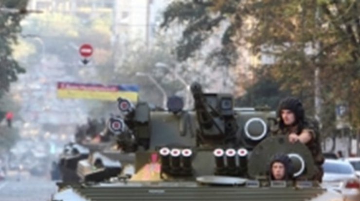 Боевая техника поедет на восточный фронт прямо с киевского парада
