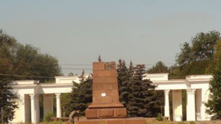 В Мариуполе снесут все памятники Ленину (фото)