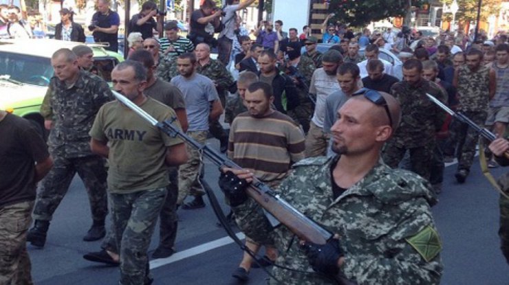 В Минобороны не исключают, что "парад" пленных в Донецке мог быть постановочной акцией