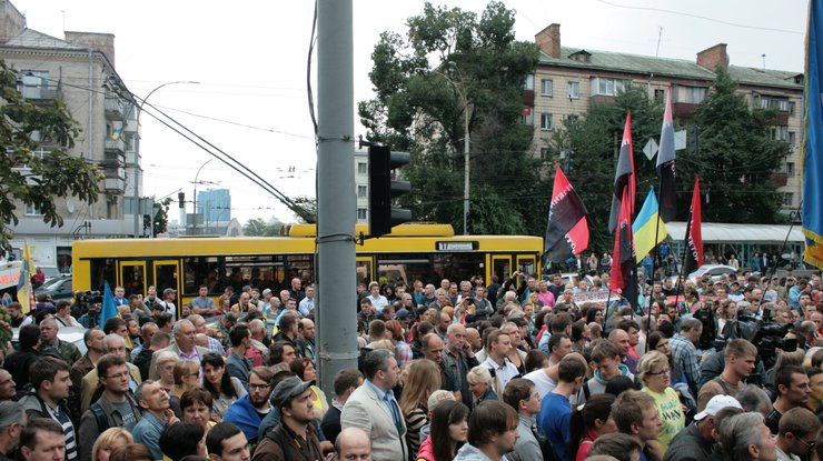 В Киеве возле Генштаба требуют отставки Гелетея: перекрыли Воздухофлотский проспект (фото, видео)