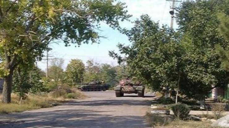 Войска России захватили Новоазовск, окружив его танками (карта)