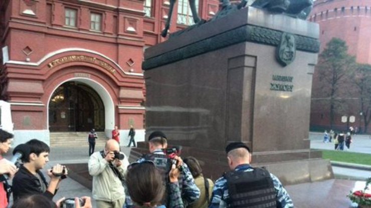 Полиция Росии задерживает и избивает протестующих против вторжения России в Украину