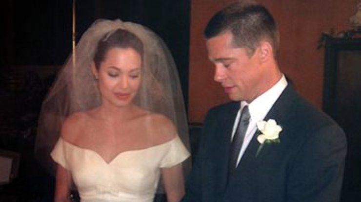 Джоли и Питт тайно поженились во Франции, изменив своим принципам