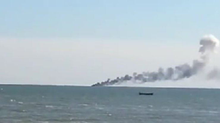 В море под Мариуполем подбили катер украинских пограничников (фото, видео)