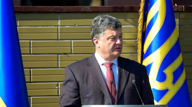 Порошенко попросит Вашингтон признать ДНР и ЛНР террористами