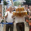 У Німеччині поставили світовий рекорд пивними кухлями