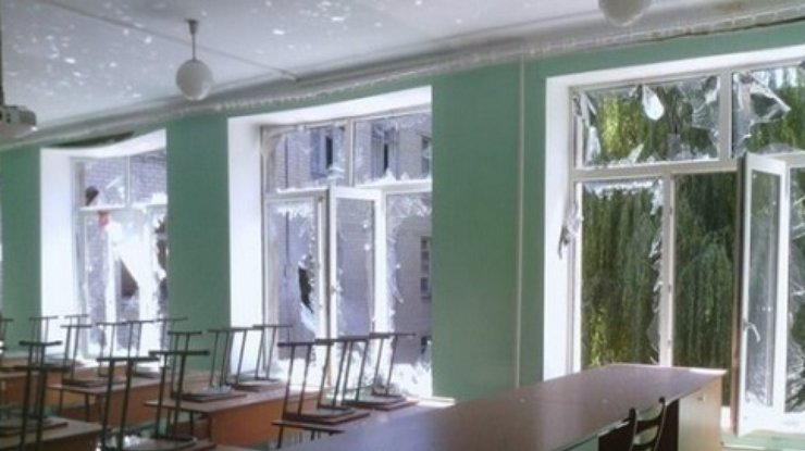 Учителей Донбасса террористы за деньги принуждают начать учебный год (фото)