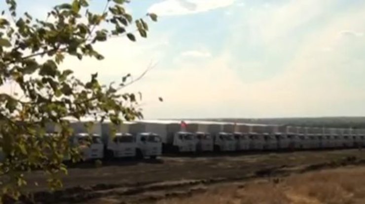 Второй гуманитарный конвой России везет мешки и технику на колесах (фото)
