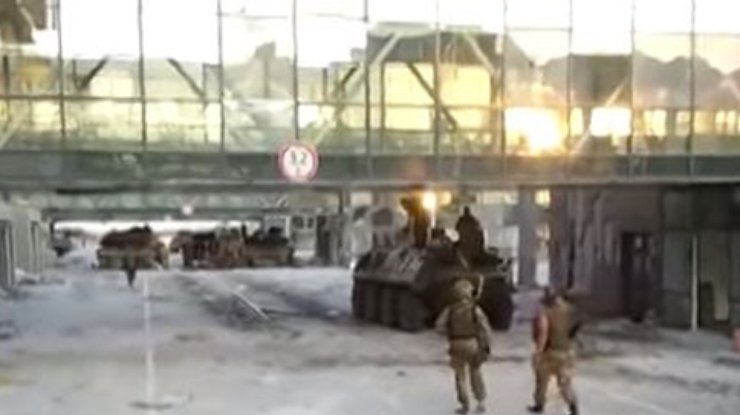 Солдатам 93 бригады в аэропорту Донецка выдвинули ультиматум (видео)