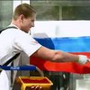 Львовяне рисовали на российских банках триколор и призывы не спонсировать оккупанта (видео)