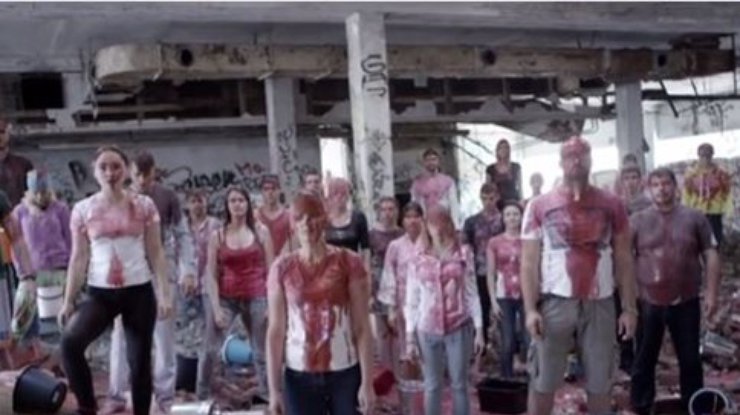 Студенты в Литве облились кровью ради Украины (видео)