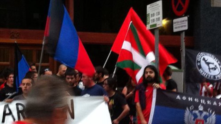 Болельщики вывесили флаг террористов ДНР на матче с "Шахтером" (фото)