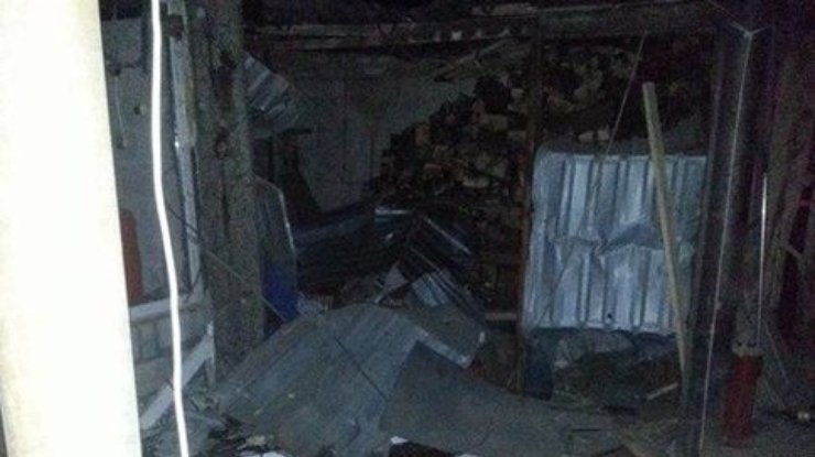 В Донецке гремят взрывы и залпы: разрушен рынок "Трудовской"