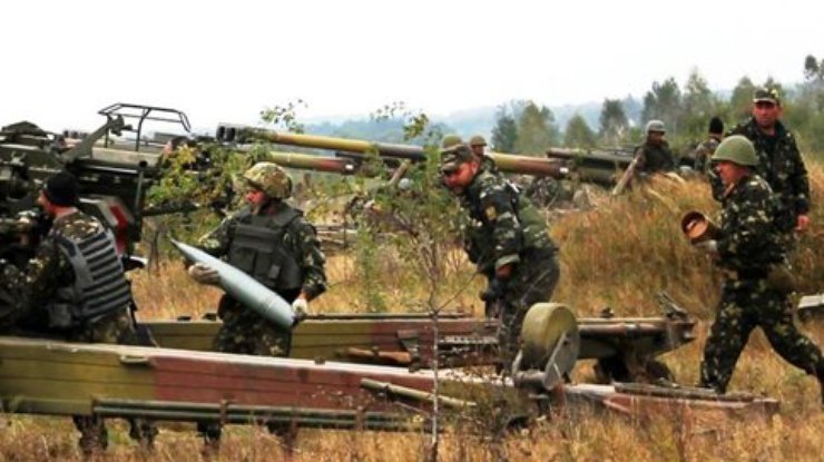 Украина отводит артиллерию и бронемашины от зоны боев на Донбассе