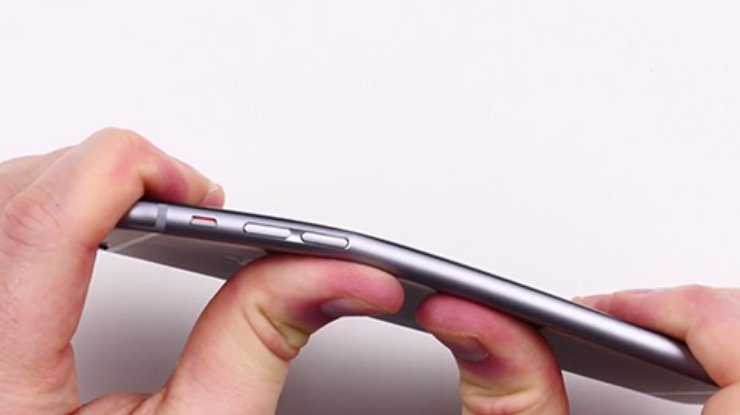 Владельцы iPhone 6 жалуются гнущийся корпус (фото, видео)