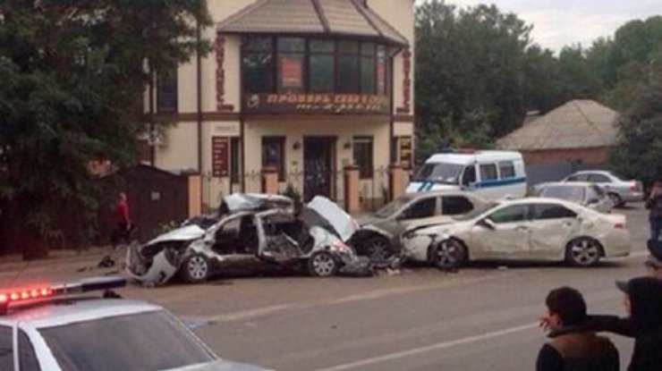 Пьяные спецназовцы в Ростове раздавили авто с людьми: есть погибшие (фото)