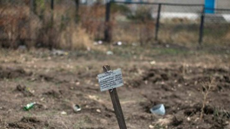 Террористы показали ОБСЕ братские могилы в Нижней Крынке