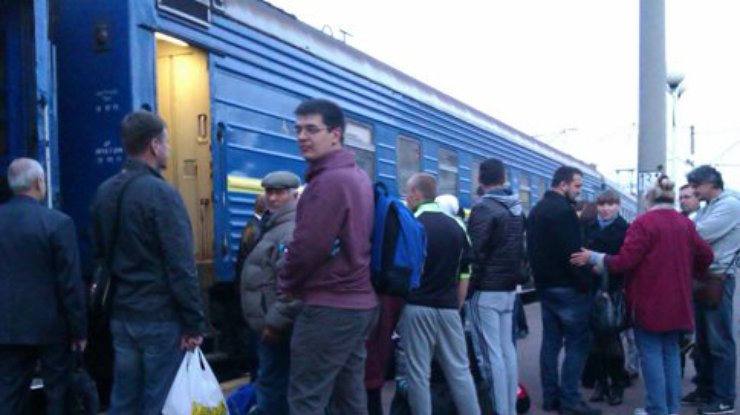 Поезд из Киева в Луганск отправился со скандалом (фото)