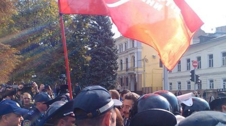 В Харькове милиция задерживает коммунистов на запрещенном марше (фото)