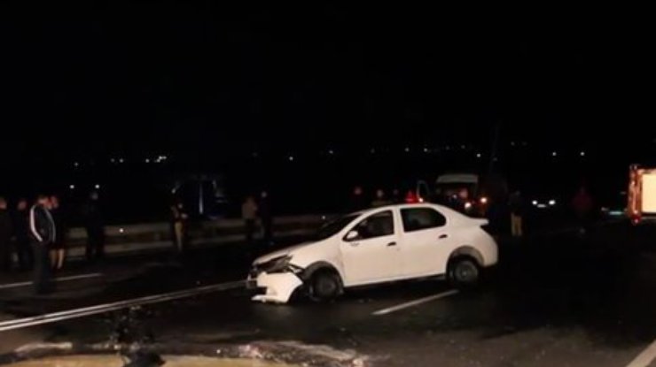 В Симферополе погибли 6 человек из-за обвала дороги (фото, видео)