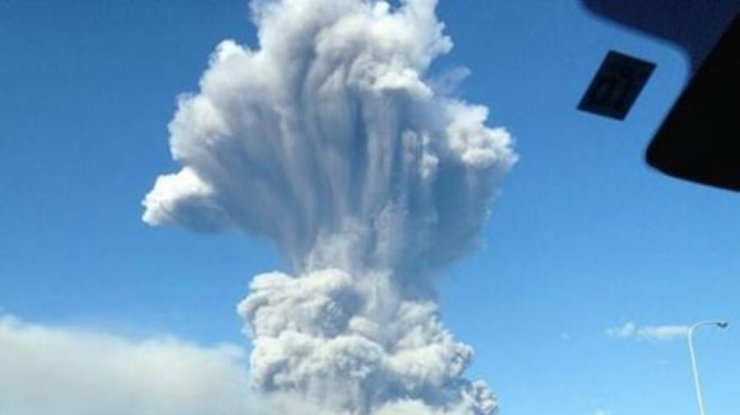 В Японии из-за извержения вулкана Онтакэ погибли 30 альпинистов