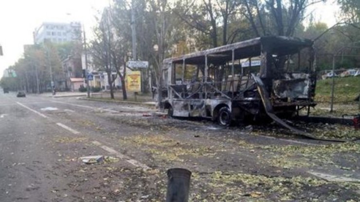 Жертвами обстрелов школы и маршрутки в Донецке стали 9 человек
