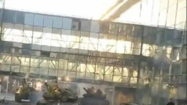Аэропорт Донецка остается под контролем украинских солдат (уточнено)