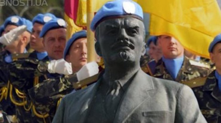 Падший Ленин и приют Януковича: фотожабы недели