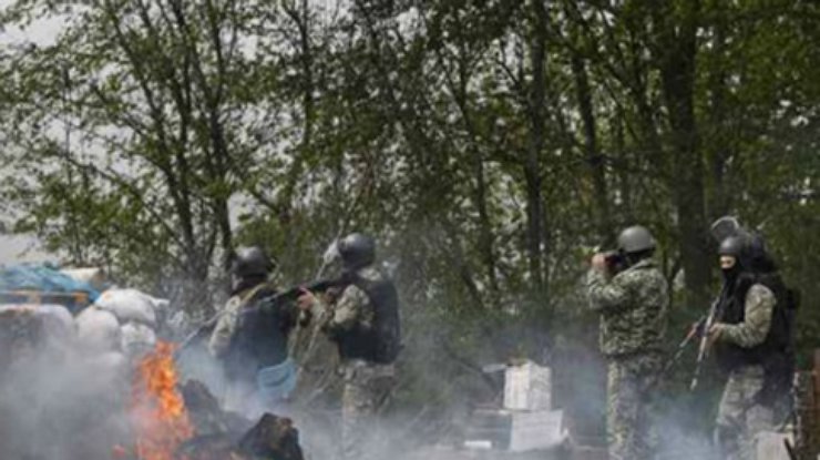 Под Бахмутовкой идет тяжелый бой: ранены пятеро украинских бойцов