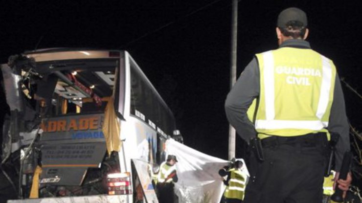В Испании столкнулись 2 автобуса с туристами: 3 погибших (фото)