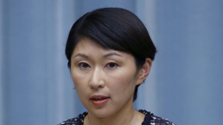 Министр экономики Японии Юко Обути ушла в отставку из-за расходов на макияж