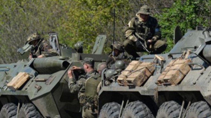 В Амвросиевку из России прибыли 500 военных, 50 танков и БТРов