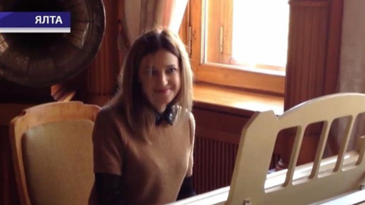 Прокурор-няша  из Крыма продемонстрировала игру на рояле (видео)