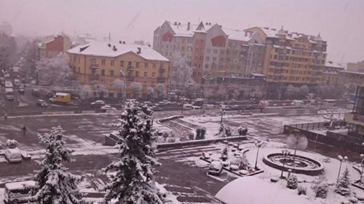 Первый снег: Западная Украина радуется заснеженным улицам (фото, видео)