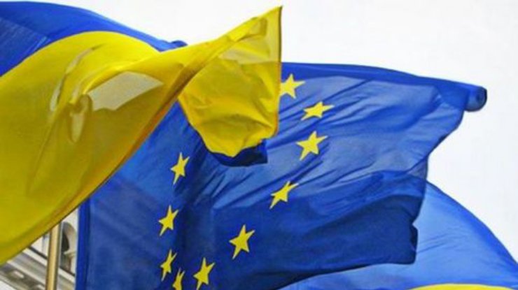Совет ЕС одобрил приостановление ассоциации с Украиной