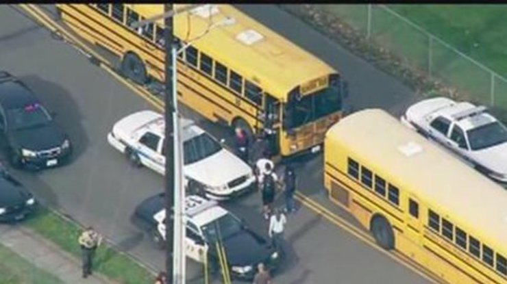 В США подросток открыл стрельбу в школе: есть пострадавшие (фото)