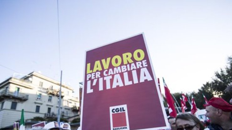 В Италии 150 тысяч человек митингуют против трудовой реформы (фото)