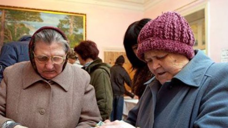 В Рубежном от пенсионеров требуют не идти на выборы, угрожая отобрать пенсии