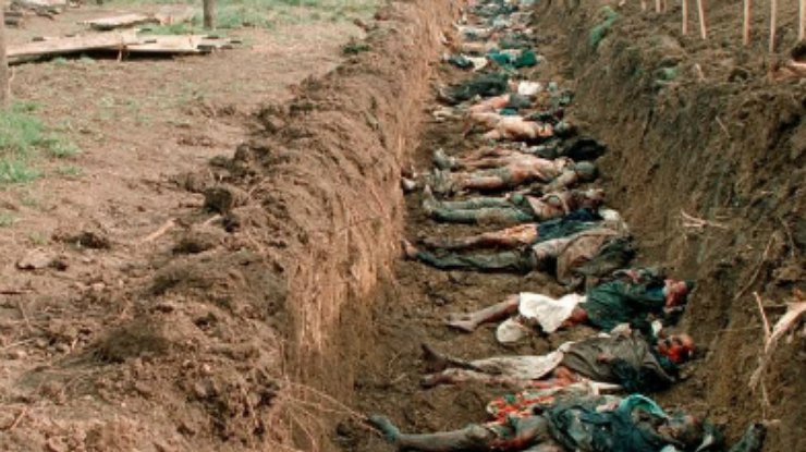 "Первый канал" выдал фото массовых захоронений в Чечне за "страшные кадры из Донбасса" (фото)