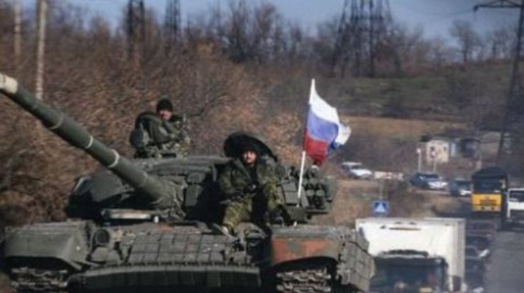 Российские танки едут через Луганск в Донецк (фото)