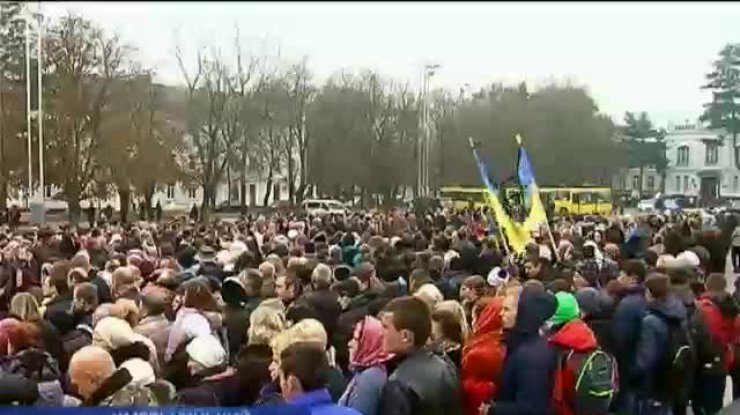 У Хмельницькому тисячі людей попрощалися з бійцем АТО