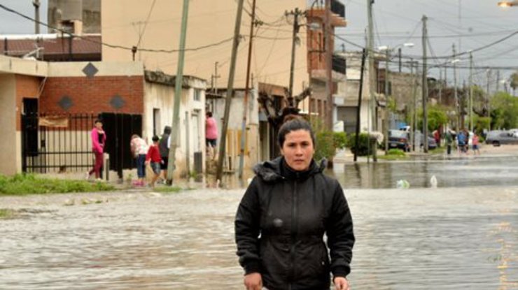В Аргентине из-за наводнения пострадало более 5 тысяч человек (фото)