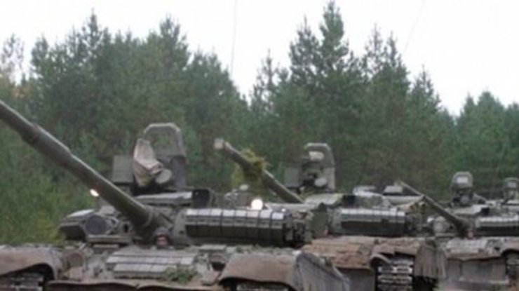 В район Дебальцево и Еленовки переброшены танки и бронемашины