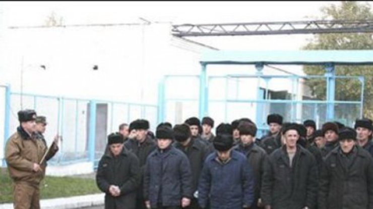 Порошенко приказал эвакуировать заключенных Донбасса