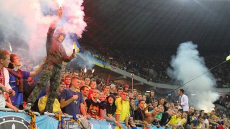 UEFA оштрафовал Украину на 48 тыс. евро за файера