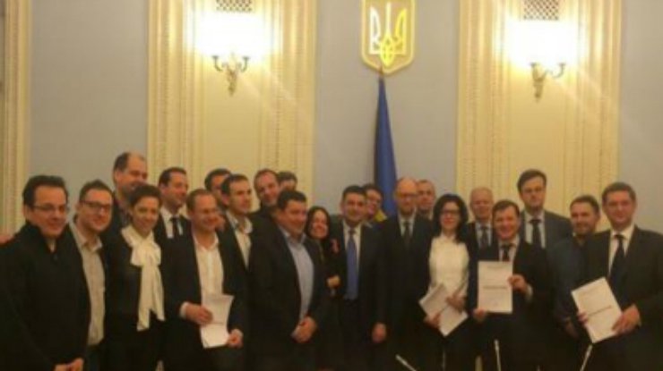Проект коалиционного соглашения подписали 5 политических сил