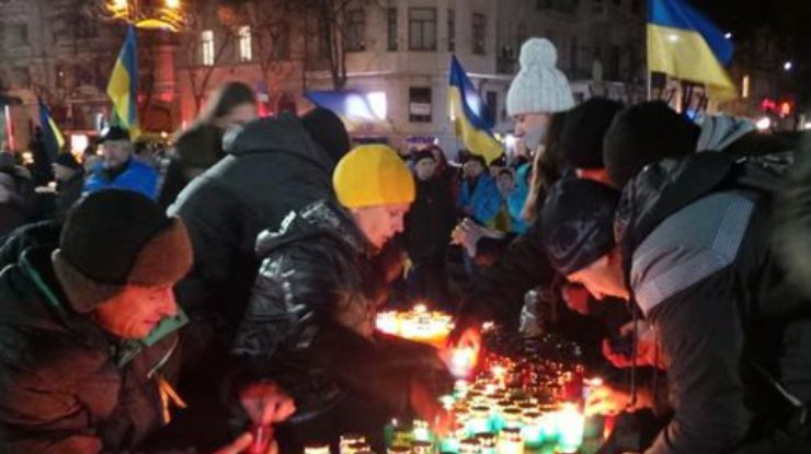 Евромайдан в регионах: в Харькове вышли 3 тыс. человек, а во Львове - автопробег (фото, видео)
