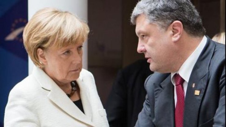 Порошенко обсудил с Меркель возвращение к минскому формату