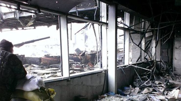 Террористы обстреливают "киборгов" по 6-8 часов (фото)