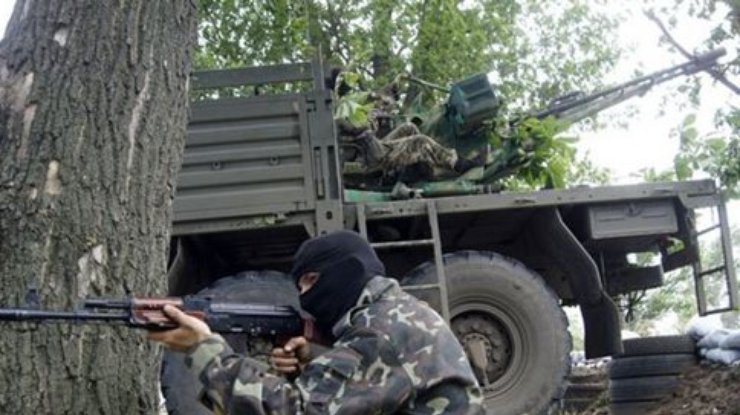 Военные отбили 20 атак террористов на Донбассе